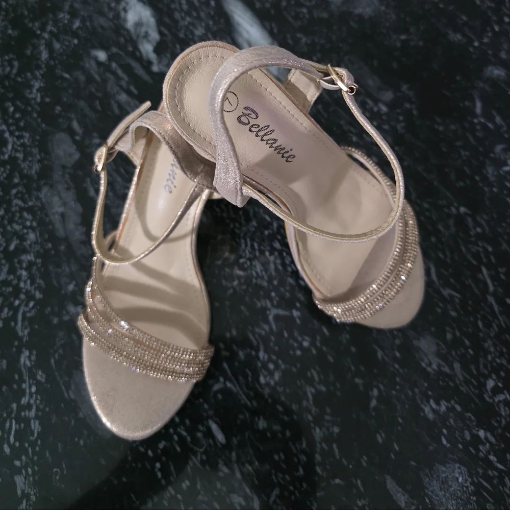 BRAND NEW BELLANIE RHINESTONE STRAP WOMEN's STRAPPY SANDALS